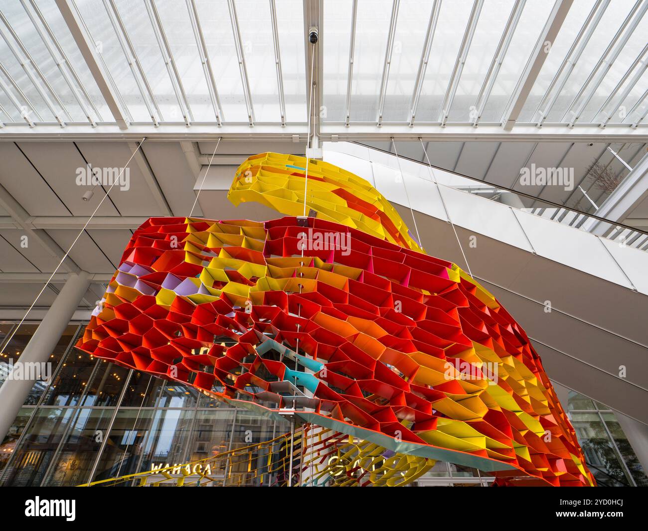 Public Paper Sculpture, Paddington Square, Mixed Use Development, Paddington, Londra, Inghilterra, Regno Unito, Gran Bretagna. Foto Stock