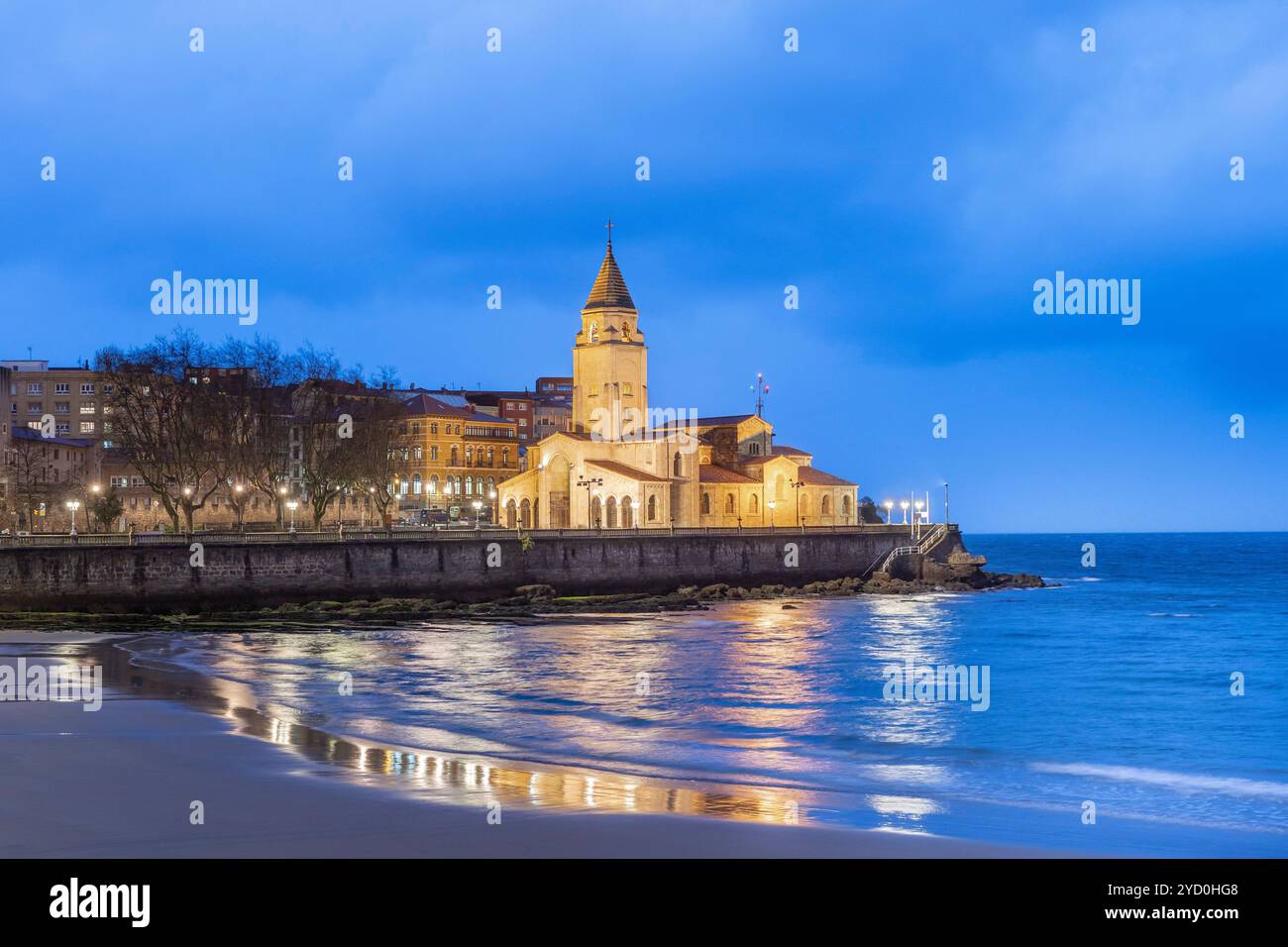 Spiaggia di San Lorenzo, Gijón, Xixón, Asturie, Spagna, baia di Biscaglia Foto Stock