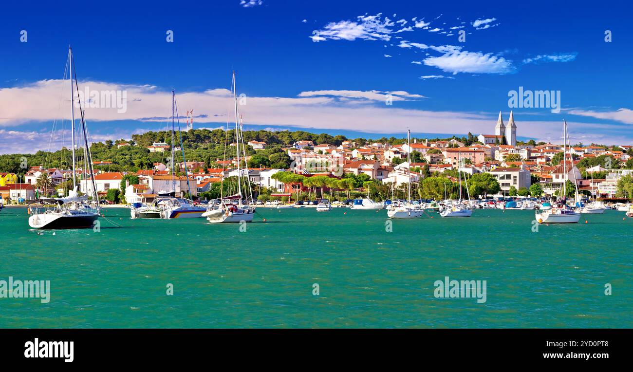 Vista panoramica sul lungomare della città di Medulin Foto Stock