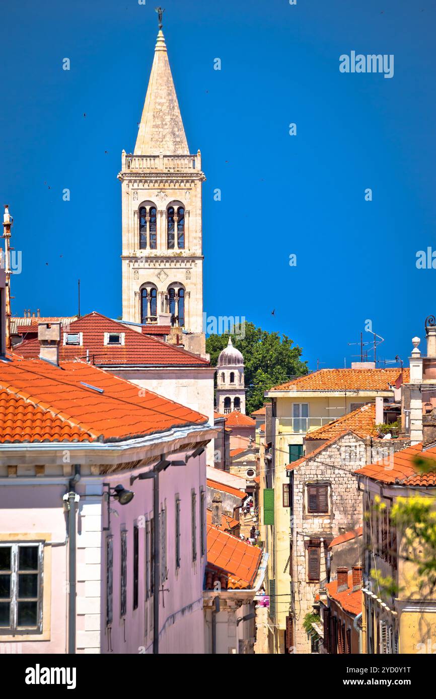 Vista sulla storica torre di Zara e sulla via Kalelarga Foto Stock