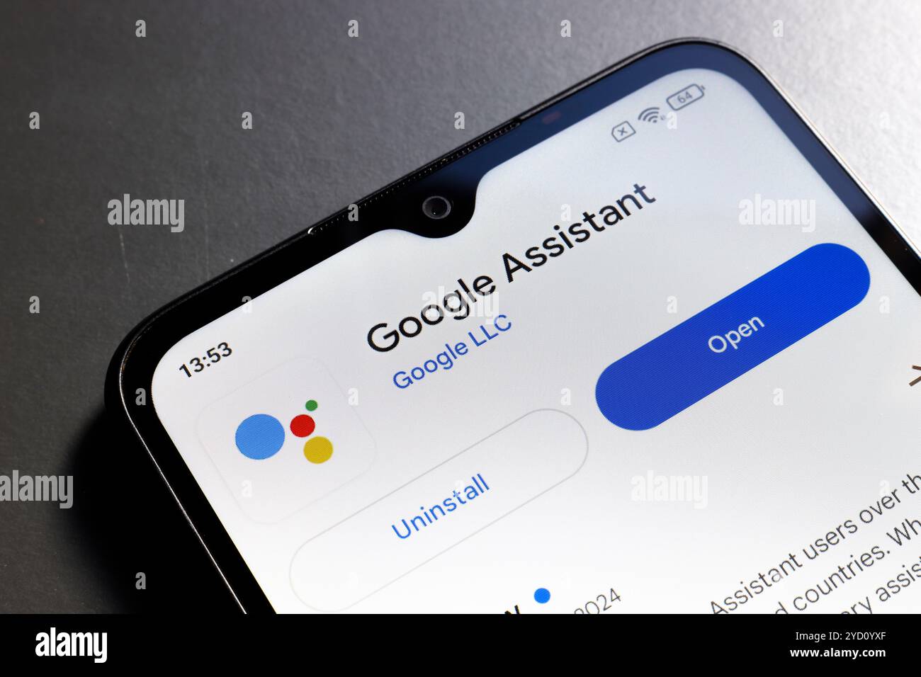 24 ottobre 2024, Portogallo. In questa immagine, il logo dell'app Google Assistant viene visualizzato sullo schermo di uno smartphone Foto Stock