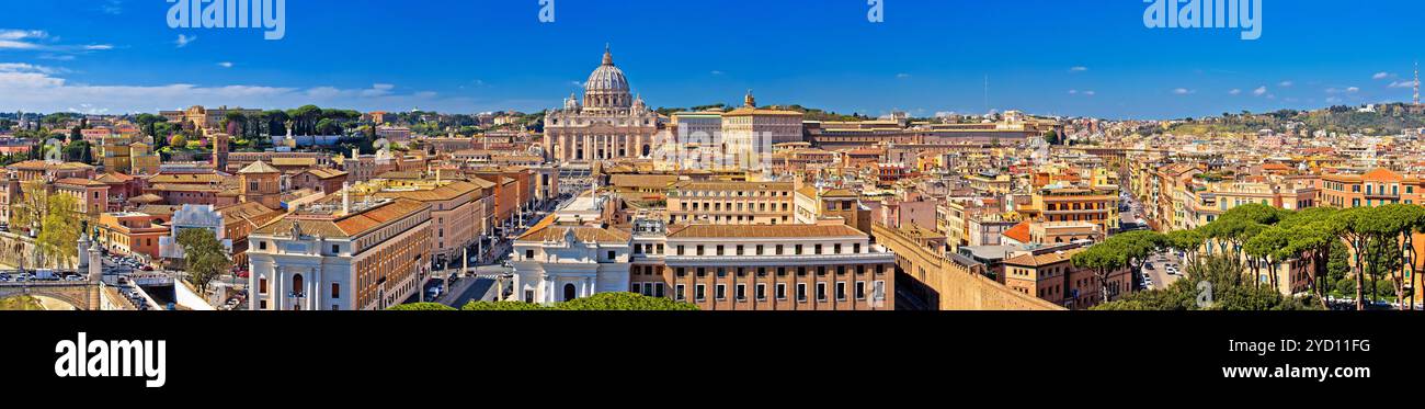 Vista panoramica sui tetti di Roma e sui monumenti della città del Vaticano Foto Stock