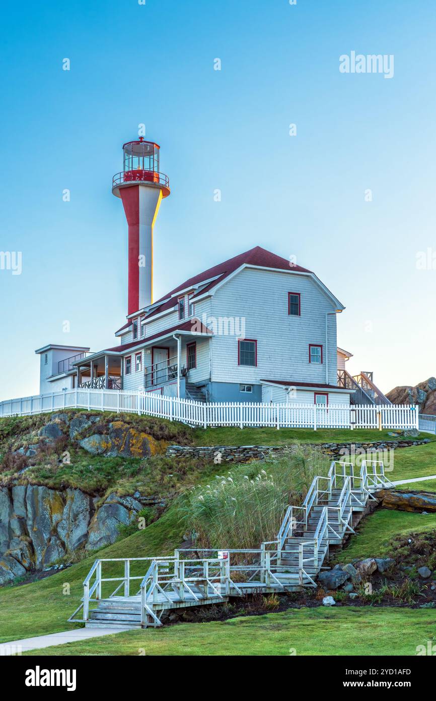 Situato a 11 chilometri dalla città di Yarmouth, il faro di Cape Forchu ha un paesaggio molto aspro ed è sede del faro più alto della nuova Scozia. Foto Stock