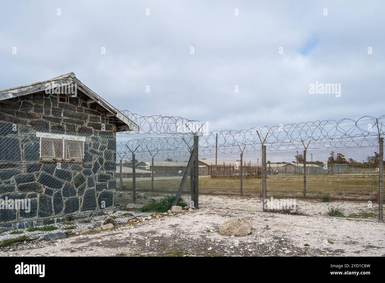 Recinzione ed edifici a concertina sull'isola di Robben Foto Stock