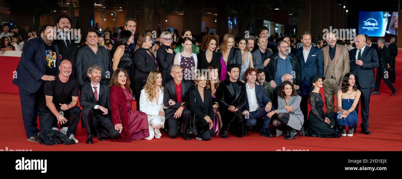 Roma, Italia - 21 ottobre 2024: Il gruppo di attori dell'associazione Unita (Unione Nazionale interpreti di Teatro e audiovisivo) partecipa al Red carpet dei premi Unita durante il 19° Festival del Cinema di Roma. Foto Stock