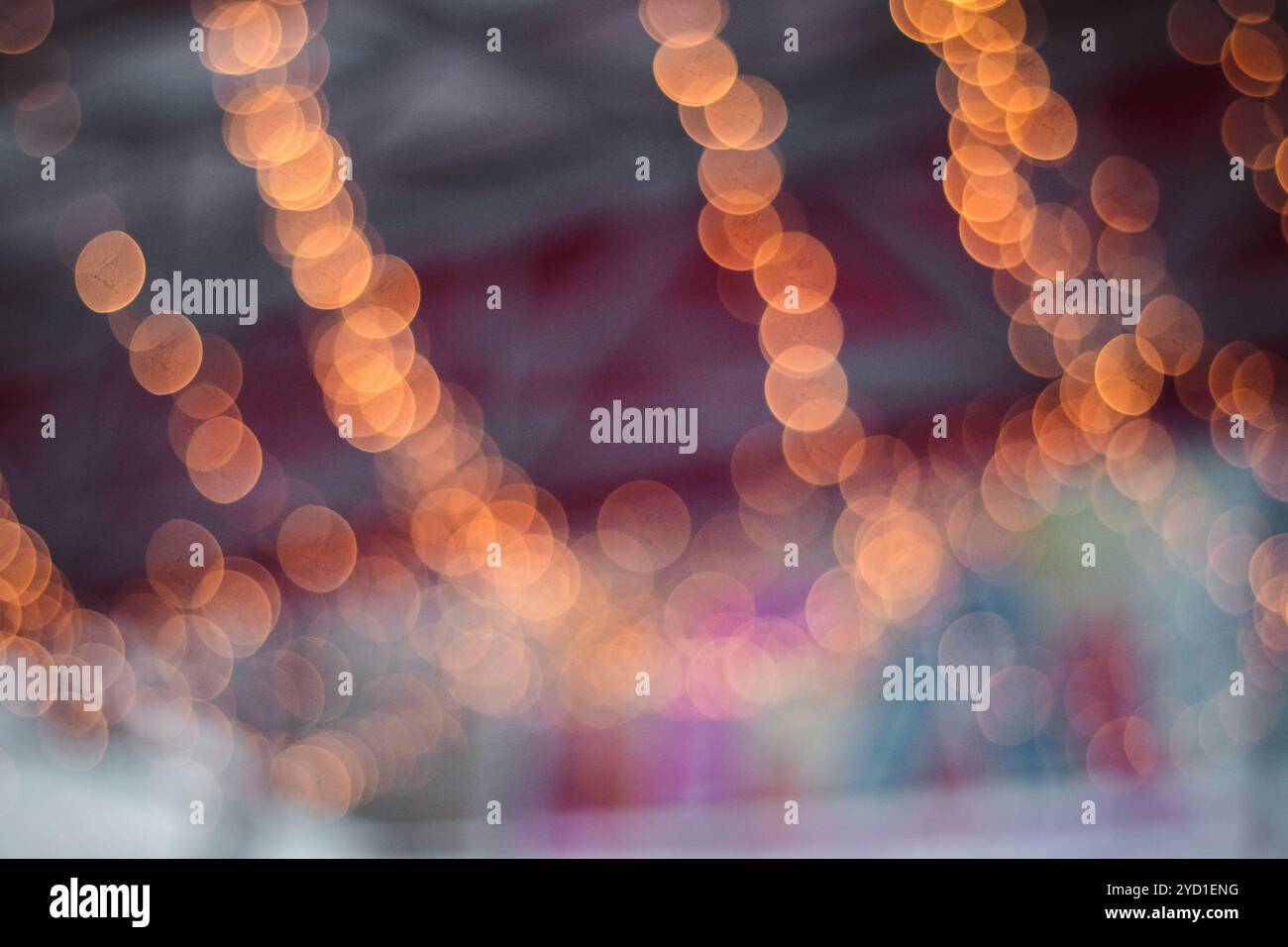 Arancio bokeh da una ghirlanda. Acquista decorazioni. Foto Stock