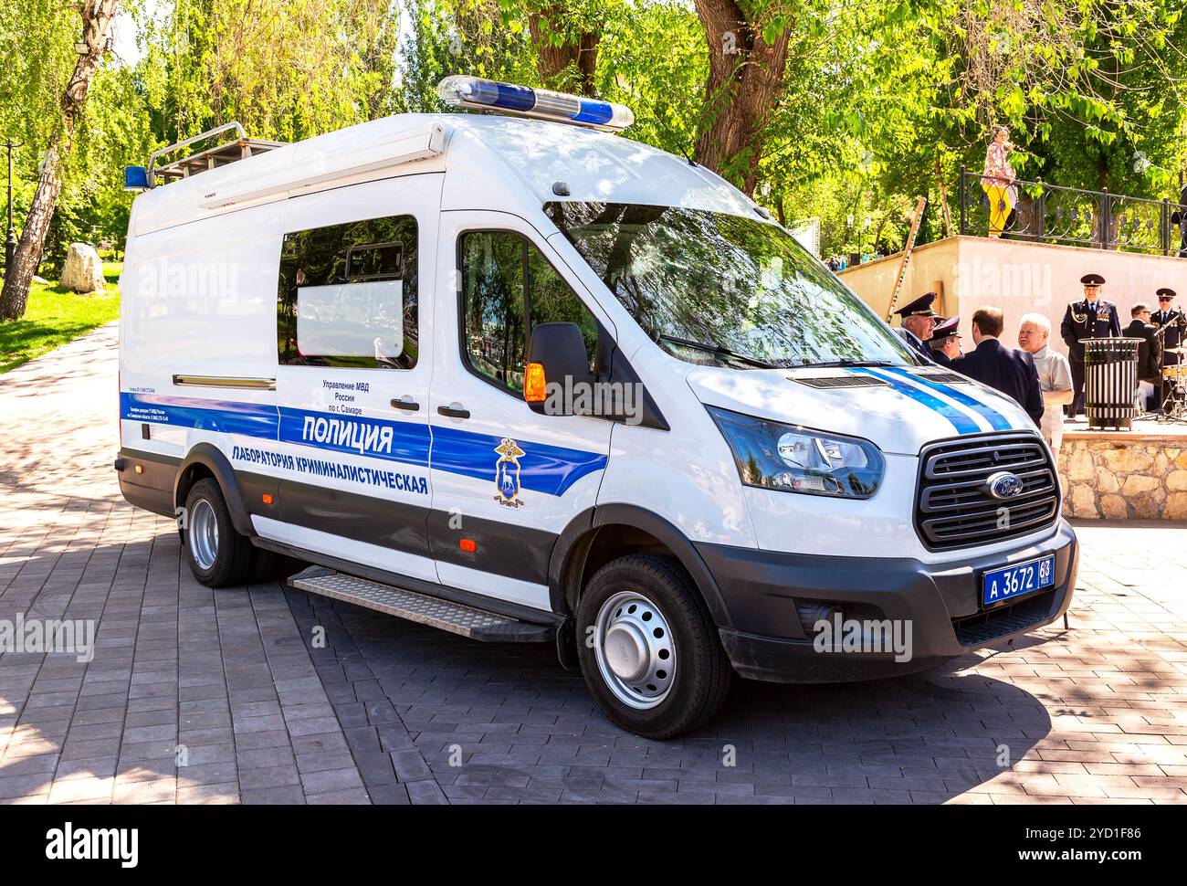 Polizia delle iscrizioni, laboratorio del crimine a bordo del veicolo della polizia russa Foto Stock