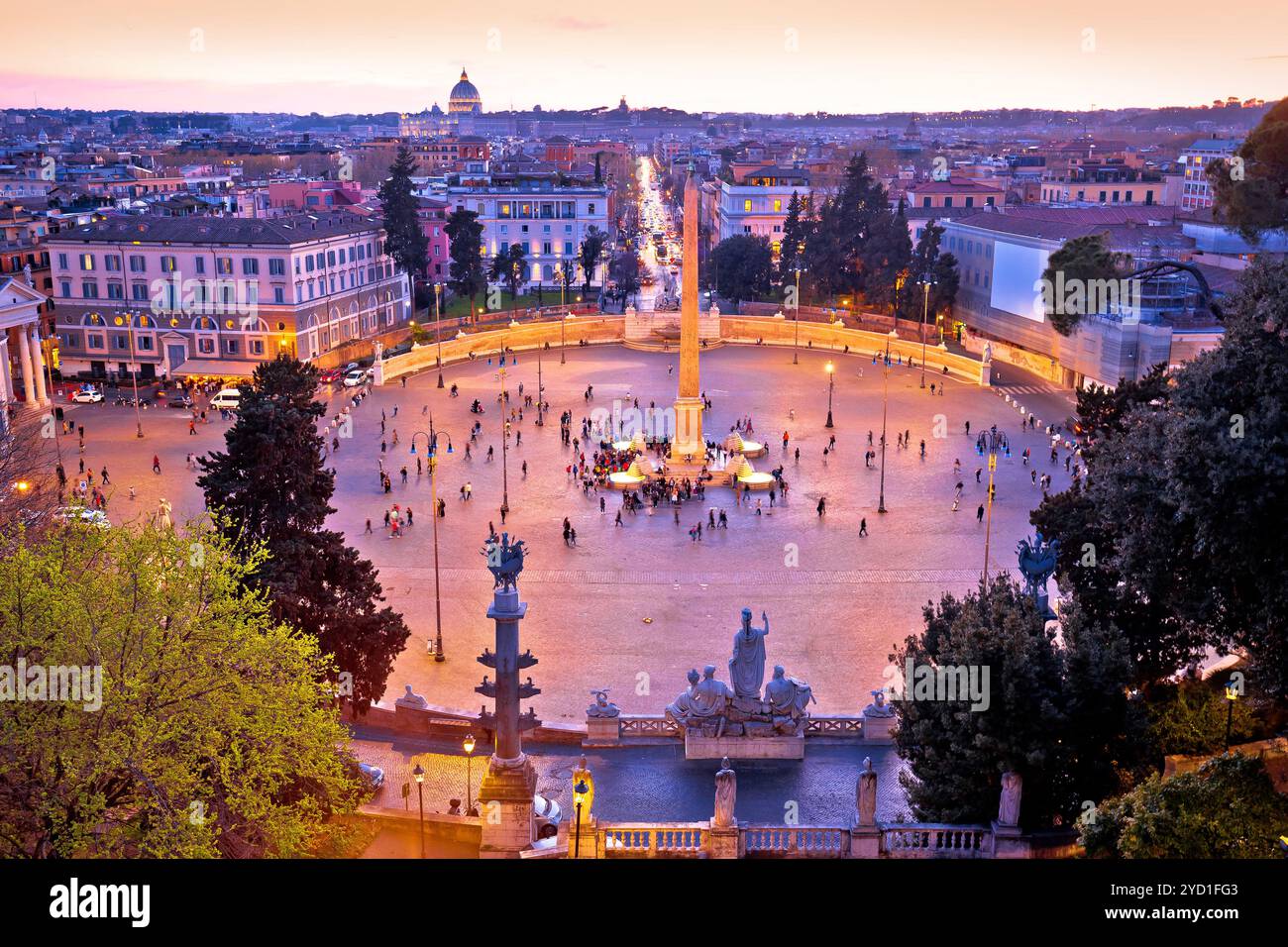 Piazza del popolo o Piazza del popolo nella città eterna di Roma con vista del tramonto Foto Stock