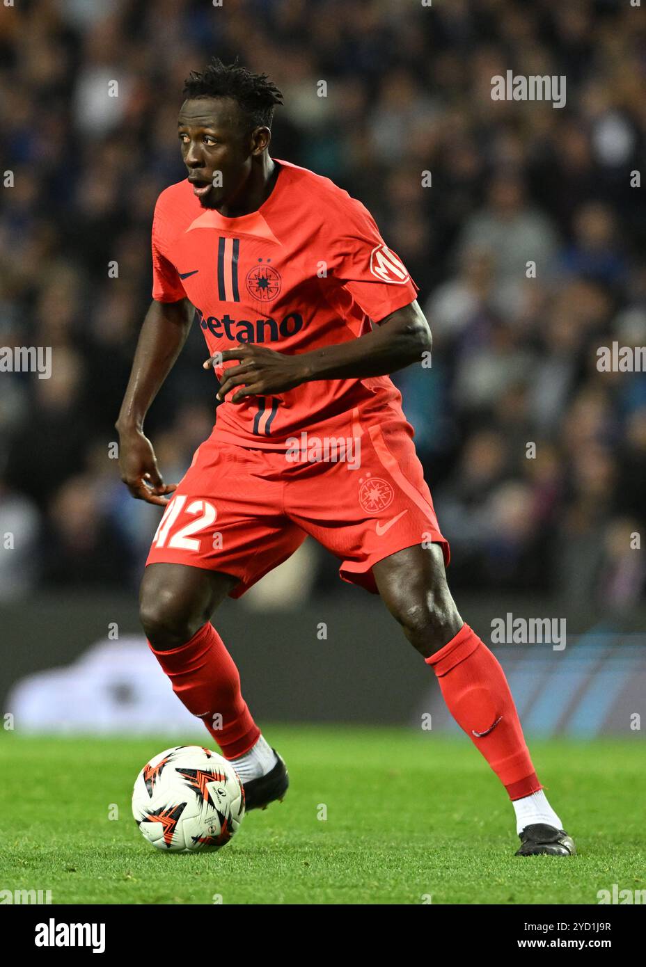 Glasgow, Regno Unito. 24 ottobre 2024. Baba Alhassan della FCSB durante la partita di UEFA Europa League allo stadio Ibrox di Glasgow. Il credito per immagini dovrebbe essere: Neil Hanna/Sportimage Credit: Sportimage Ltd/Alamy Live News Foto Stock