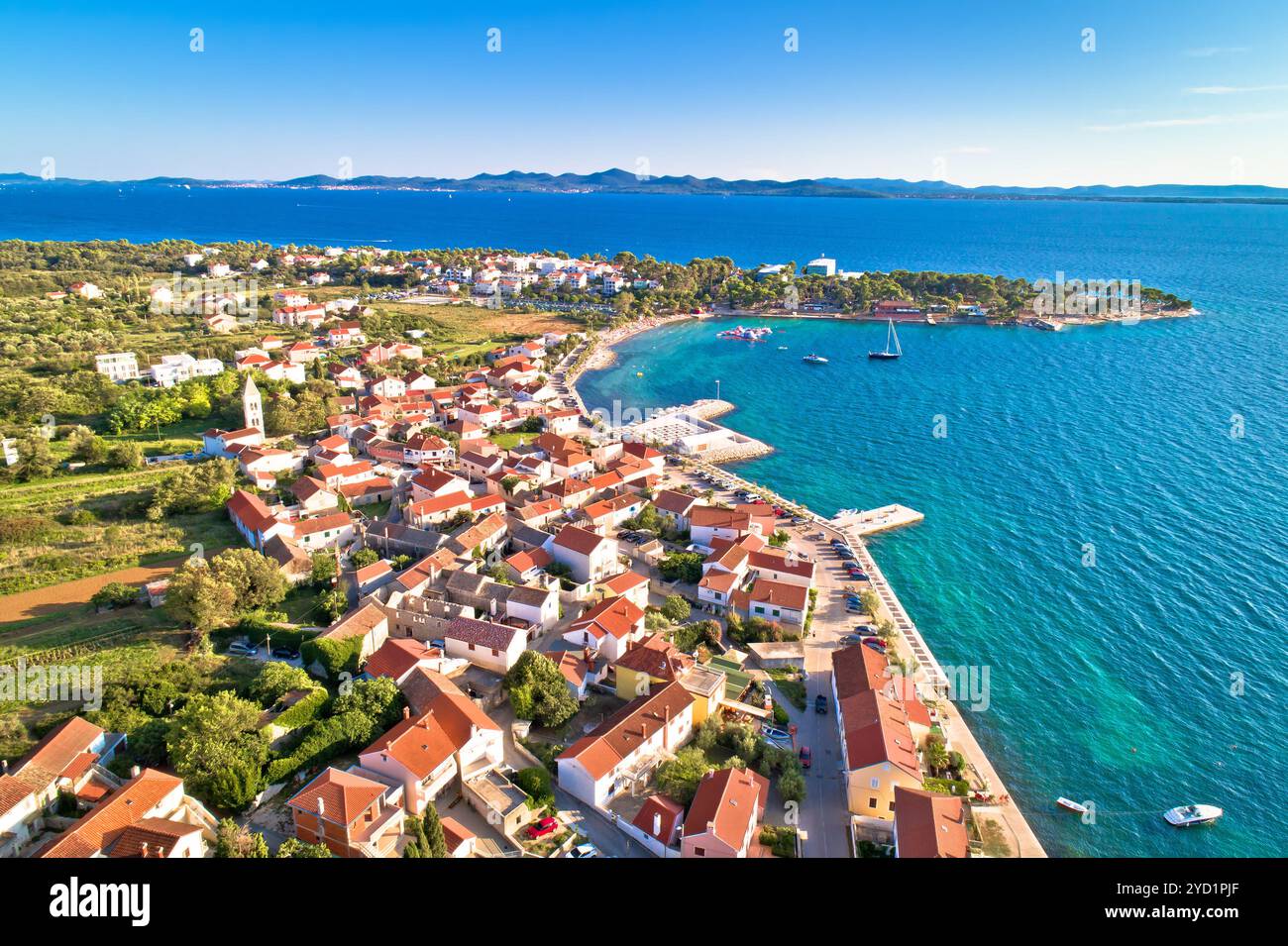 Vista aerea della costa della destinazione turistica di Petrcane Foto Stock