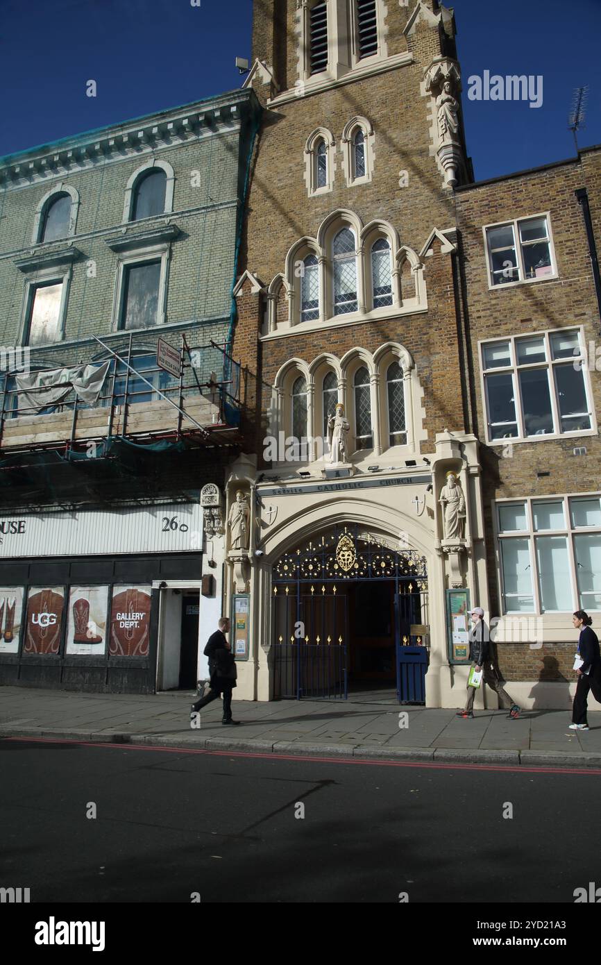 Facciata della Chiesa cattolica serva (nostra Signora dei Dolours) Chelsea Londra Inghilterra Foto Stock