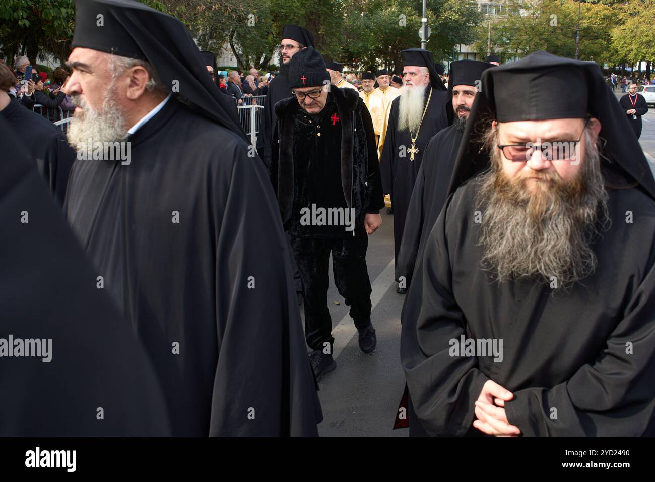 Bucarest, Romania. 24 ottobre 2024: George Becali, il proprietario della squadra rumena di calcio FCSB, partecipa alla processione di San Demetrio il nuovo, il protettore di Bucarest, per le strade intorno alla cattedrale patriarcale ortodossa rumena. Crediti: Lucian Alecu/Alamy Live New Foto Stock