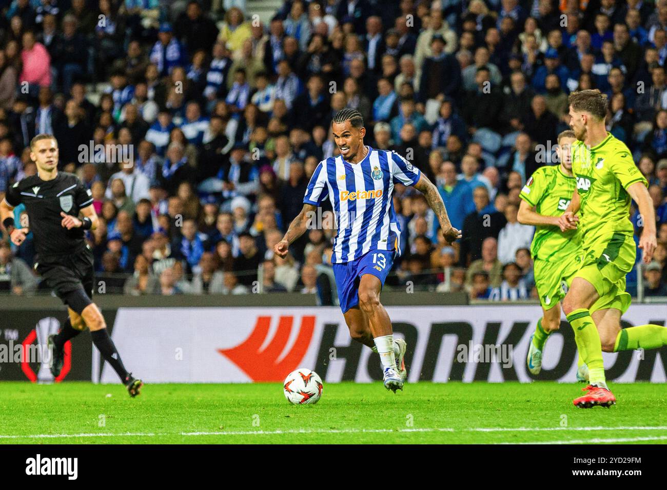 Porto, Portogallo. 24 ottobre 2024. Wenderson Galeno del FC Porto in azione durante la partita di calcio del primo turno della UEFA Europa League 3 tra FC Porto e Hoffenheim allo stadio Dragao. Punteggio finale: FC Porto 2:0 TSG 1899 Hoffenheim credito: SOPA Images Limited/Alamy Live News Foto Stock