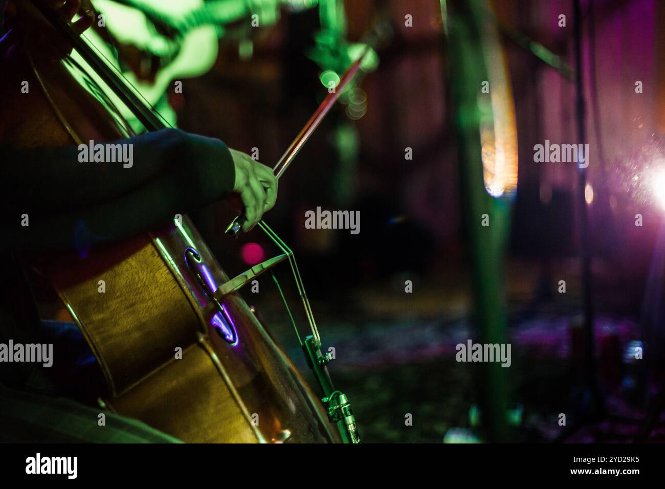 Donna violoncello Foto Stock