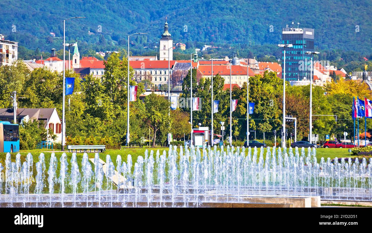 Vista della piazza delle fontane e dei monumenti storici della capitale di Zagabria Foto Stock