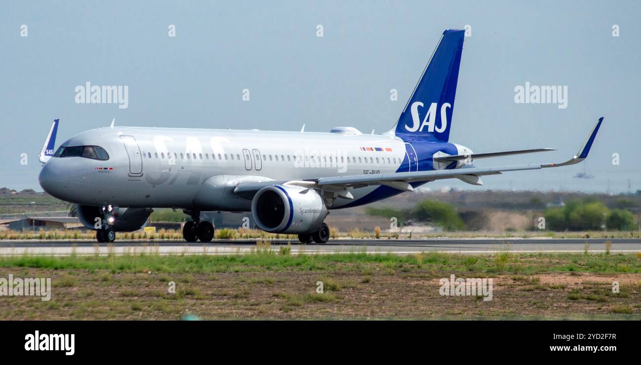 Airbus A320 della compagnia aerea Lufthansa che decolla all'aeroporto di Alicante. Foto Stock