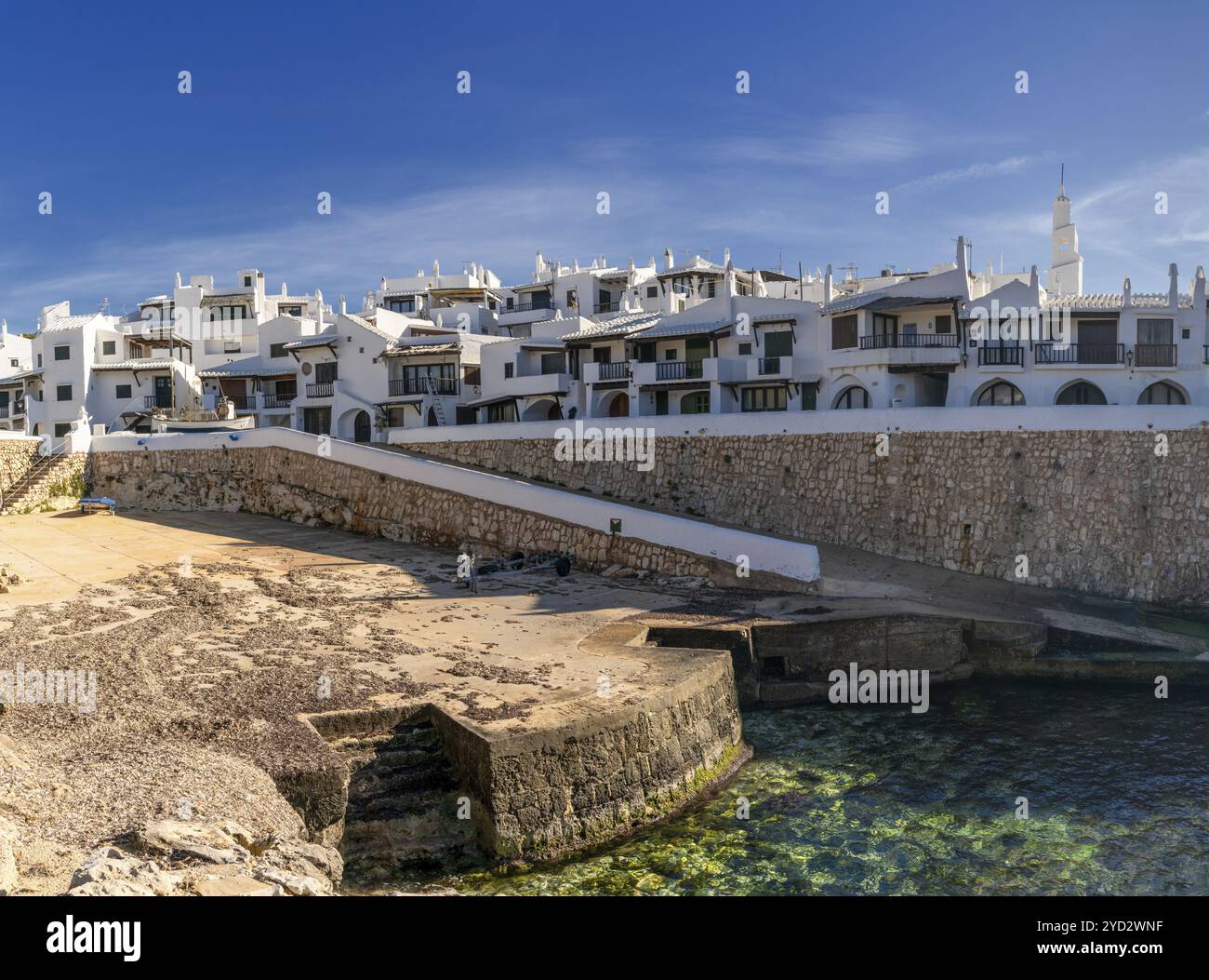 Binibeca Vell, Spagna, 24 gennaio 2024: Veduta dell'idilliaco villaggio di Binibeca Vell a Minorca, Europa Foto Stock