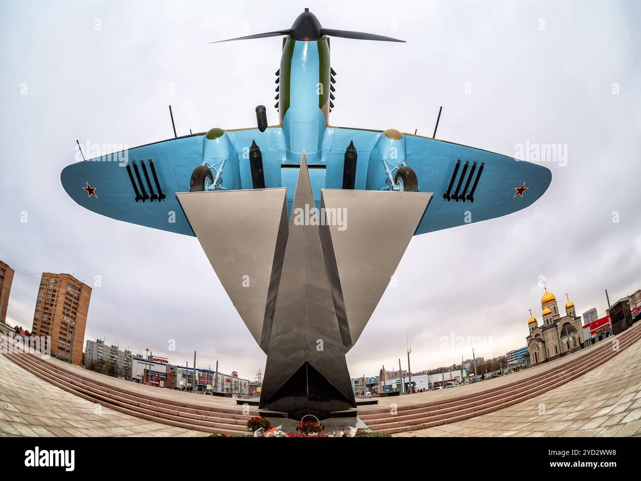 Monumento all'aereo sovietico Ilyushin 2 Foto Stock