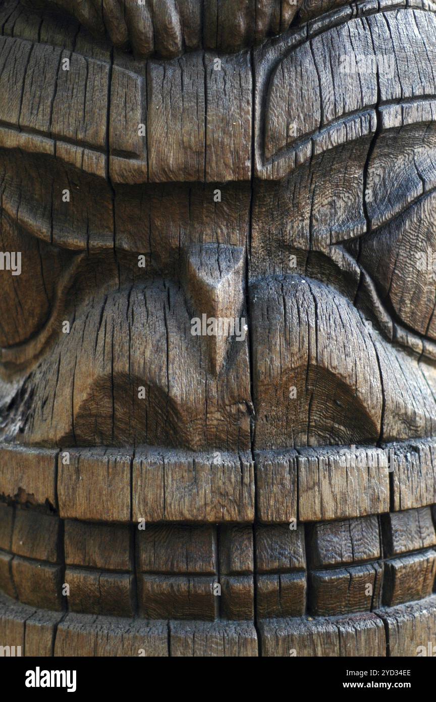 Dettaglio di un totem hawaiano Tiki Foto Stock