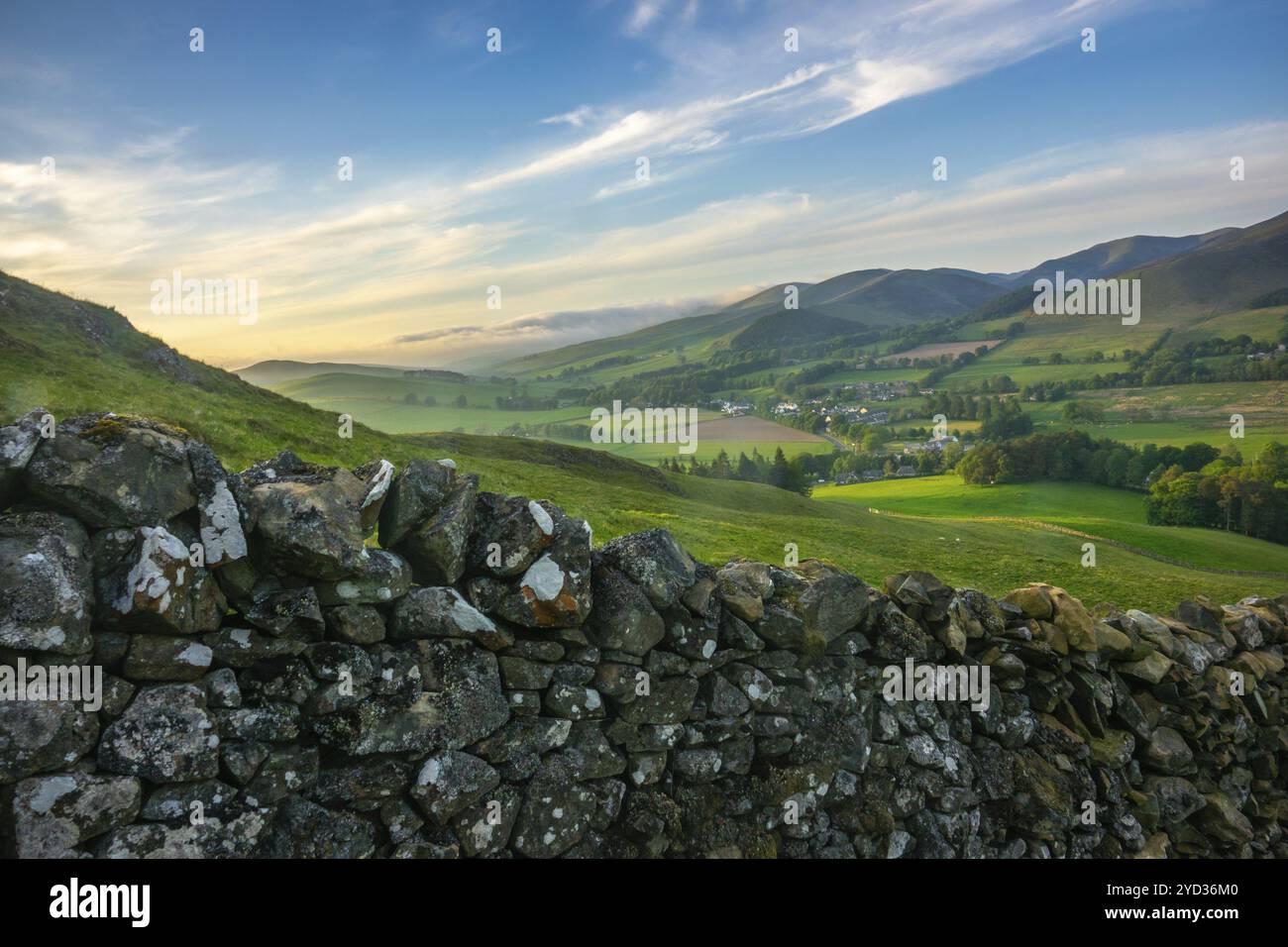 Paesaggio del bellissimo rotolamento Scottish Borders campagna al tramonto Foto Stock