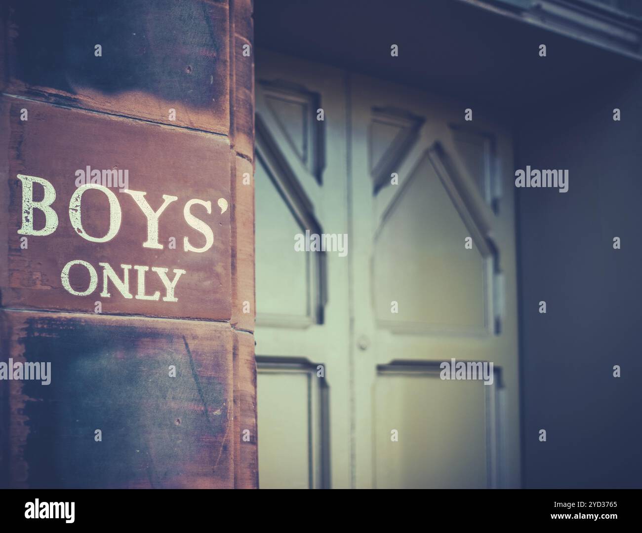 Retro Vintage Boys " segno solo su un vecchio stile vittoriano scuola privata nel Regno Unito Foto Stock