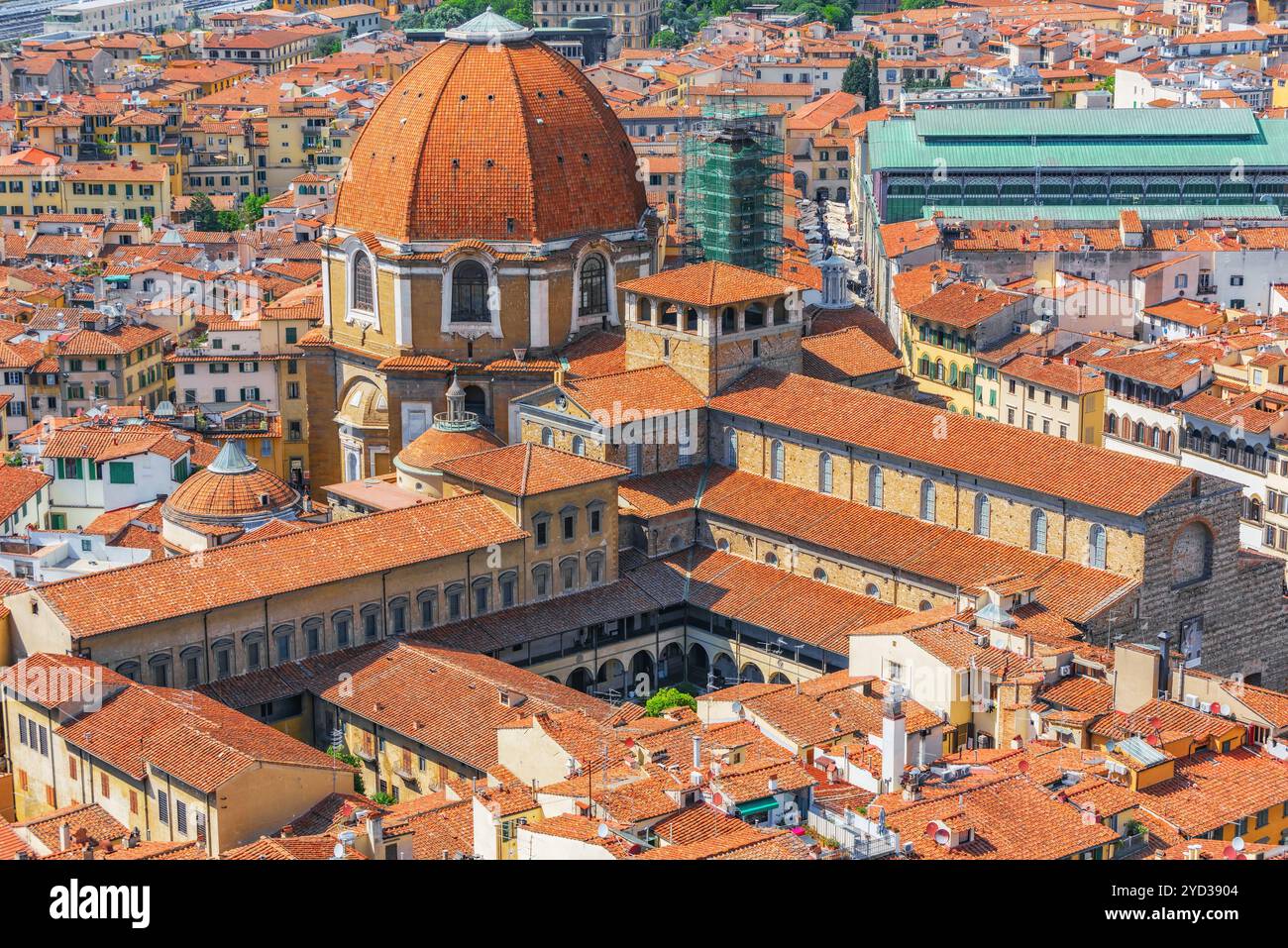 Bel paesaggio urbano di cui sopra e la vista storica di Firenze dal Campanile di Giotto (Campanile di Giotto).La Cappella dei Medici (Cappelle Medicee) Foto Stock