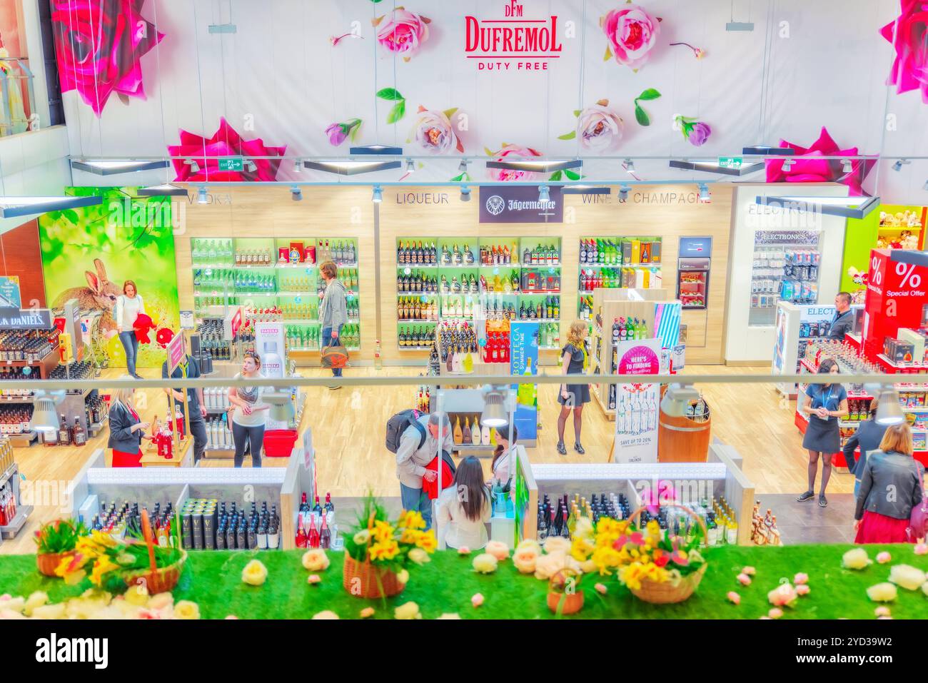 CHISINAU in Moldova - maggio 07,2017 : interno dell'aeroporto internazionale della città di Chisinau( Kishinev), la Moldova. Duty Free settore. Foto Stock