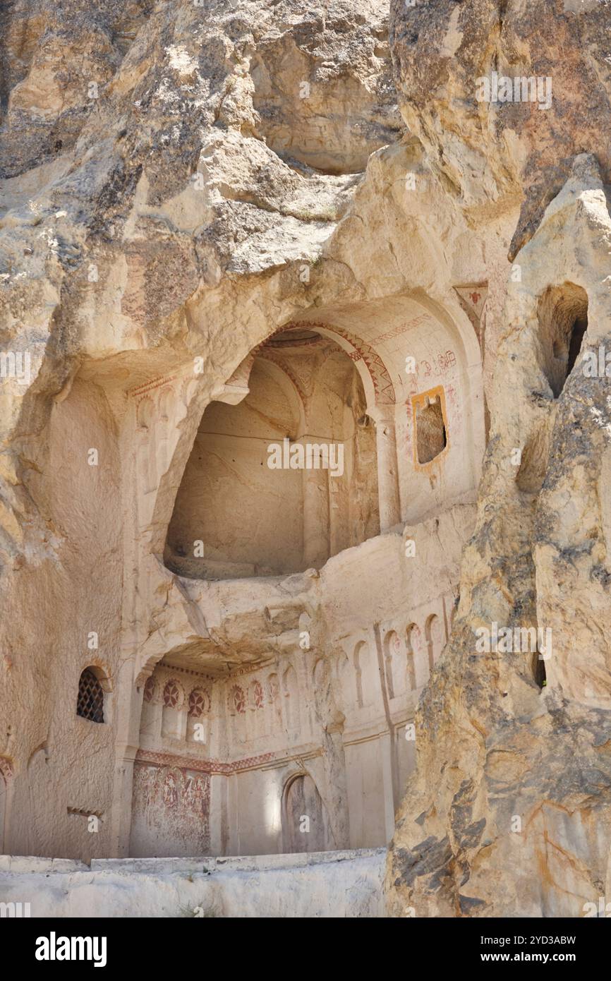 Chiesa turca scolpita nella roccia. Chiesa di Carikli. Cappadocia, Turchia Foto Stock