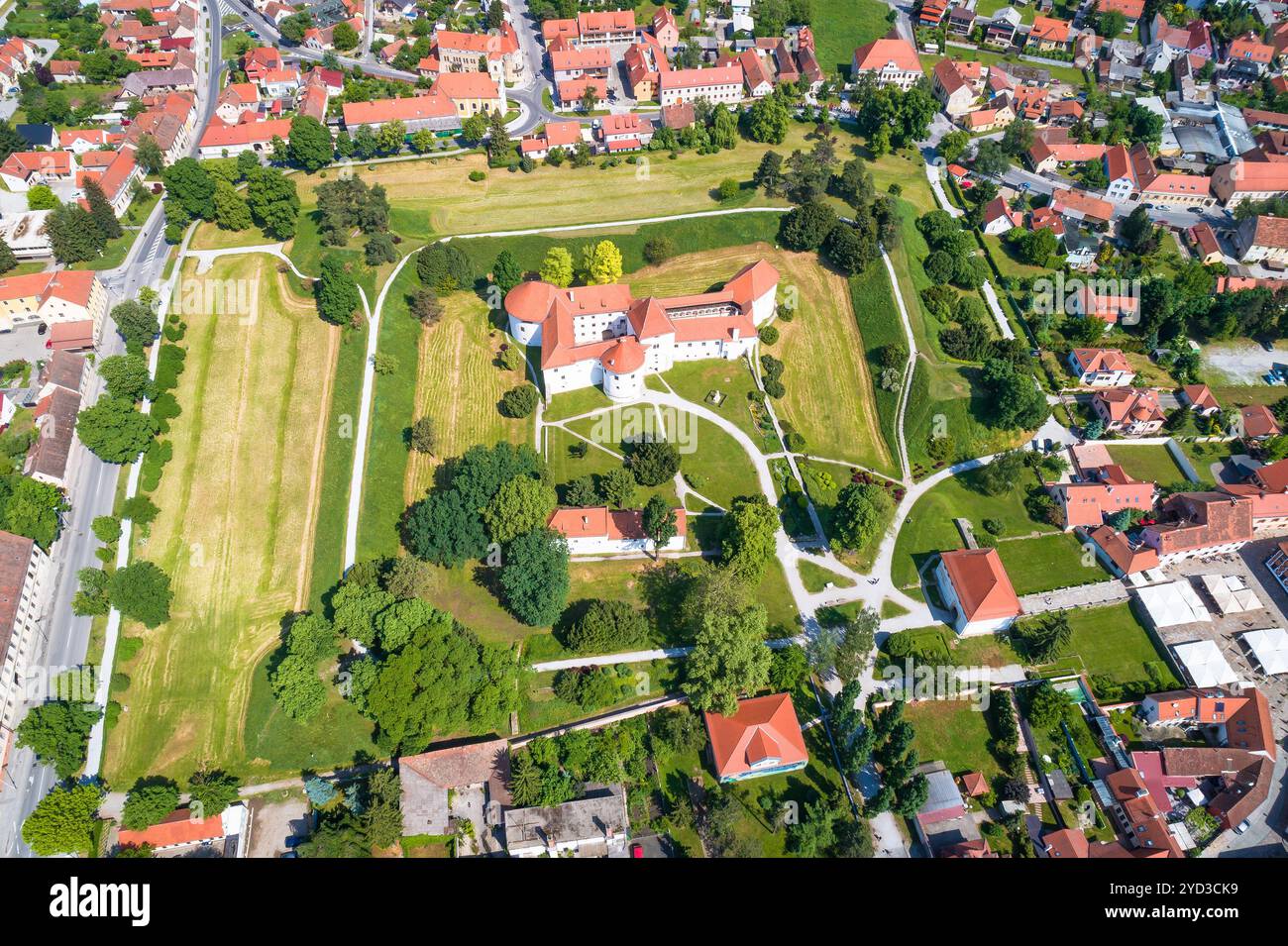 Città storica di Varazdin vista aerea, destinazione turistica barocca Foto Stock