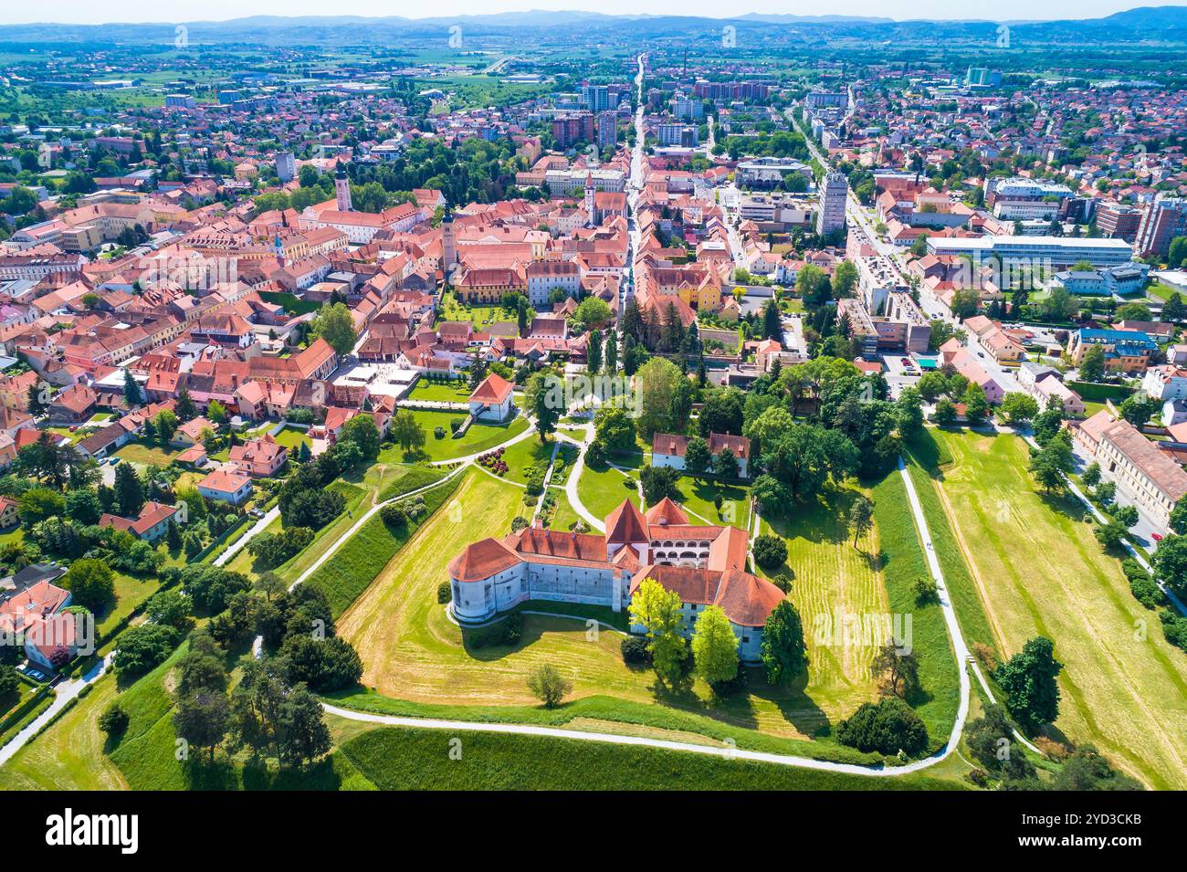 Città storica di Varazdin vista aerea, destinazione turistica barocca Foto Stock