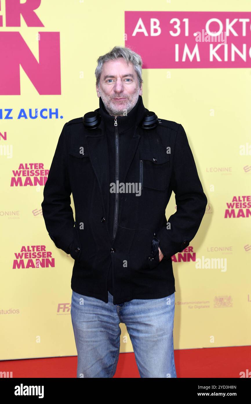 Till Schmerbeck bei der Premiere ALTER WEISSER MANN im ZOO Palast a Berlino AM 24.10.2024 *** Till Schmerbeck alla prima di ALTER WEISSER MANN allo ZOO Palast di Berlino il 24 10 2024 Foto Stock