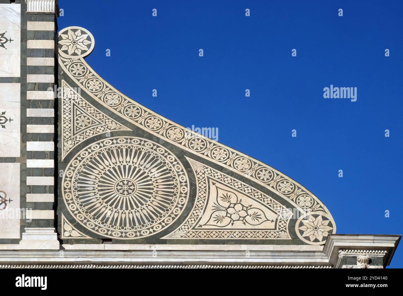 Dettagli dalla facciata di Santa Maria Novella Chiesa Dominicana di Firenze, Italia Foto Stock