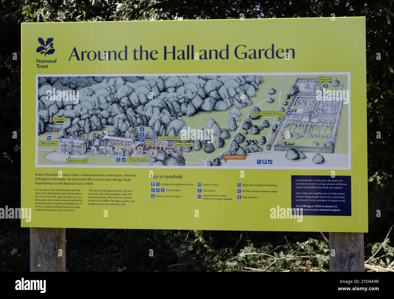 Cartello informativo per i visitatori presso Felbrigg Hall, Garden and Estate, Felbrigg, Norwich, Norfolk, Inghilterra, Regno Unito Foto Stock