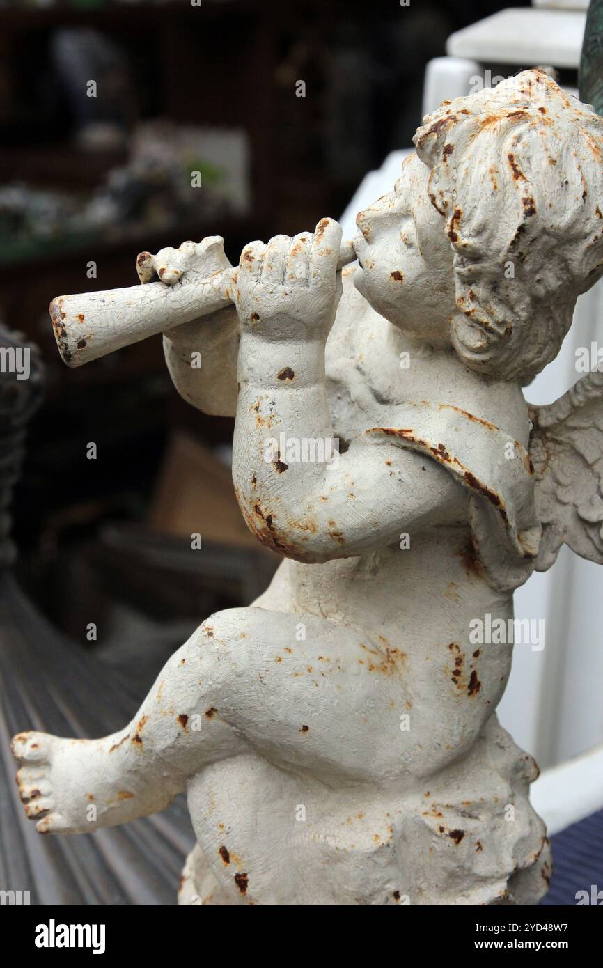 Angeli al mercato delle pulci. Parigi, Francia Foto Stock