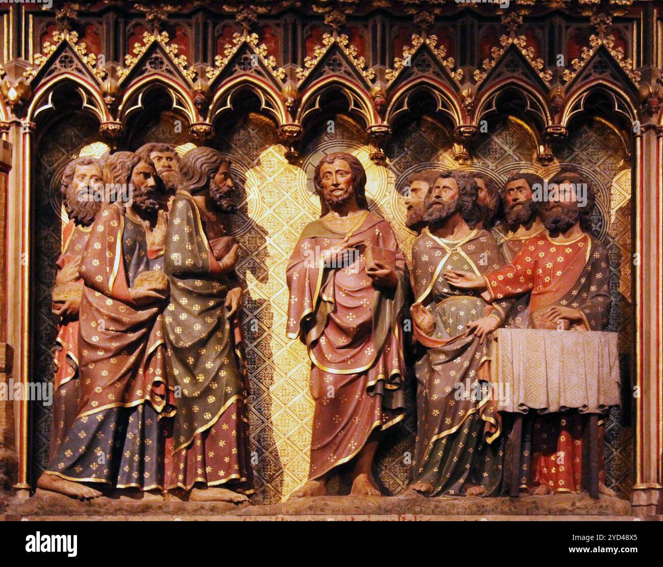 Aspetto degli Apostoli nel Cenacolo, fregio scolpito e dipinto all'interno della Cattedrale di Notre Dame a Parigi, Francia Foto Stock