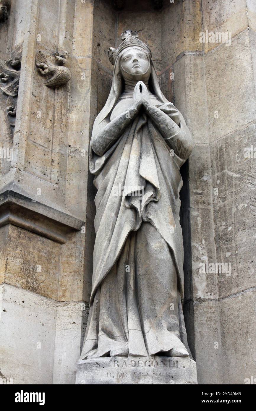 San Radegund statua, Saint Germain l'Auxerrois chiesa, Parigi Foto Stock