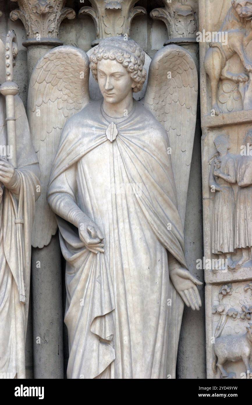 Angelo, Cattedrale di Notre Dame, Portale della Vergine, Parigi Foto Stock