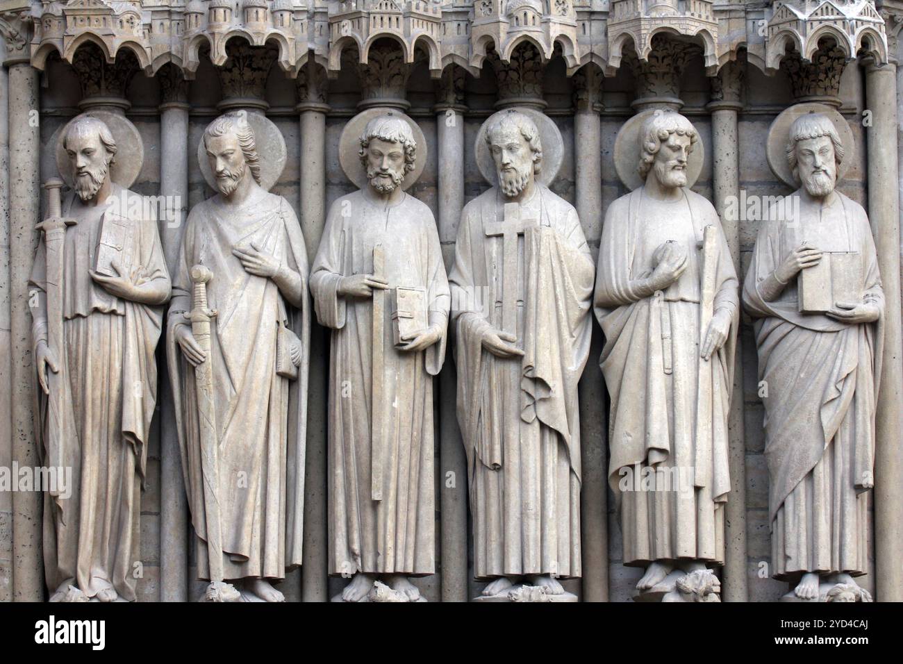 I Santi Paolo, Giacomo il grande, Tommaso, Filippo, Giuda, e Matteo, cattedrale di Notre-Dame, portale centrale, Parigi Foto Stock