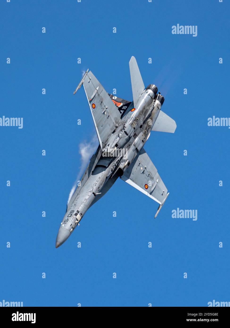 Fairford, Regno Unito, 16 luglio 2022: L'F-18 Hornet dell'aeronautica militare spagnola è in volo all'airshow Foto Stock