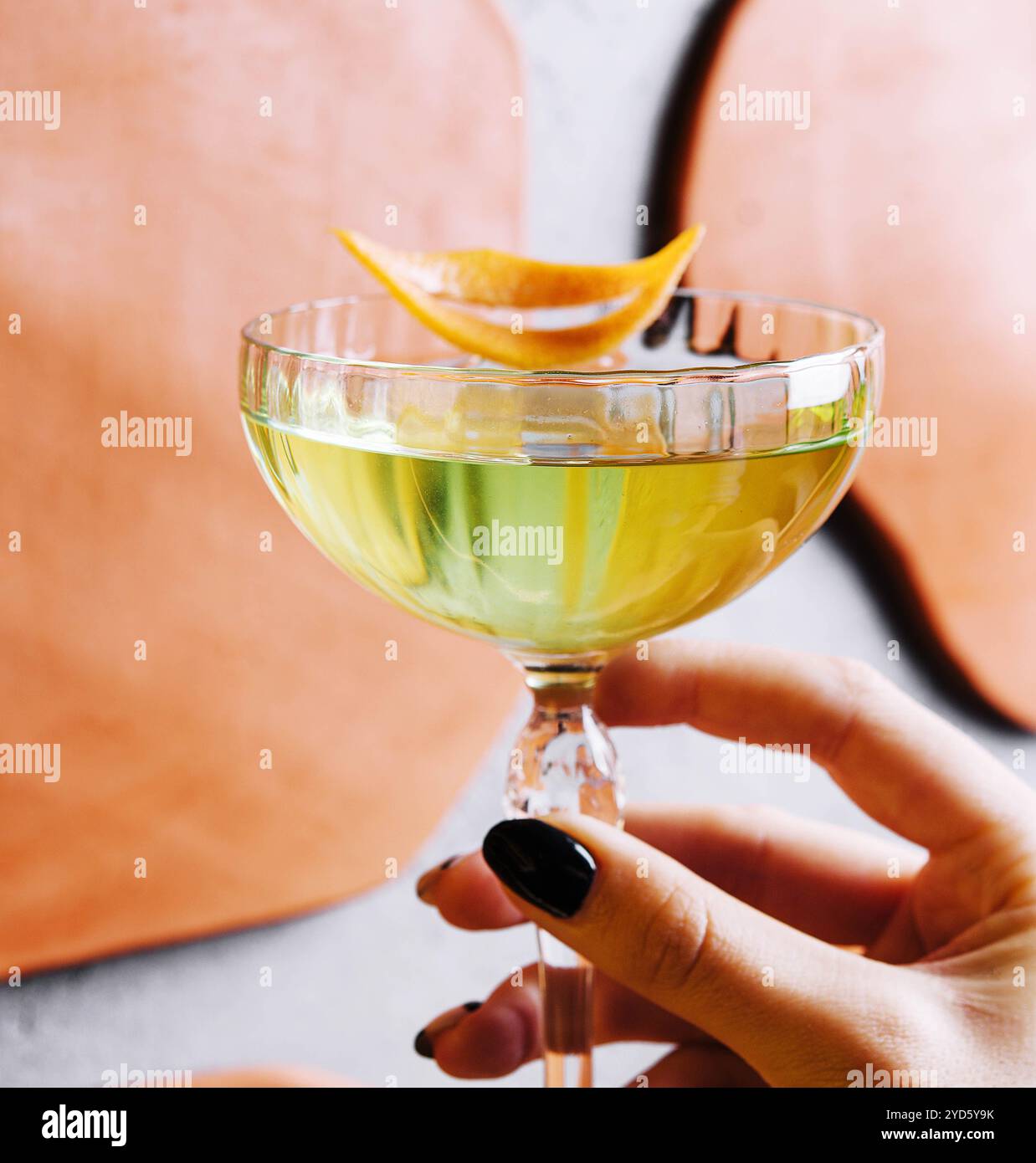 Apple martini con un Apple guarnire Foto Stock