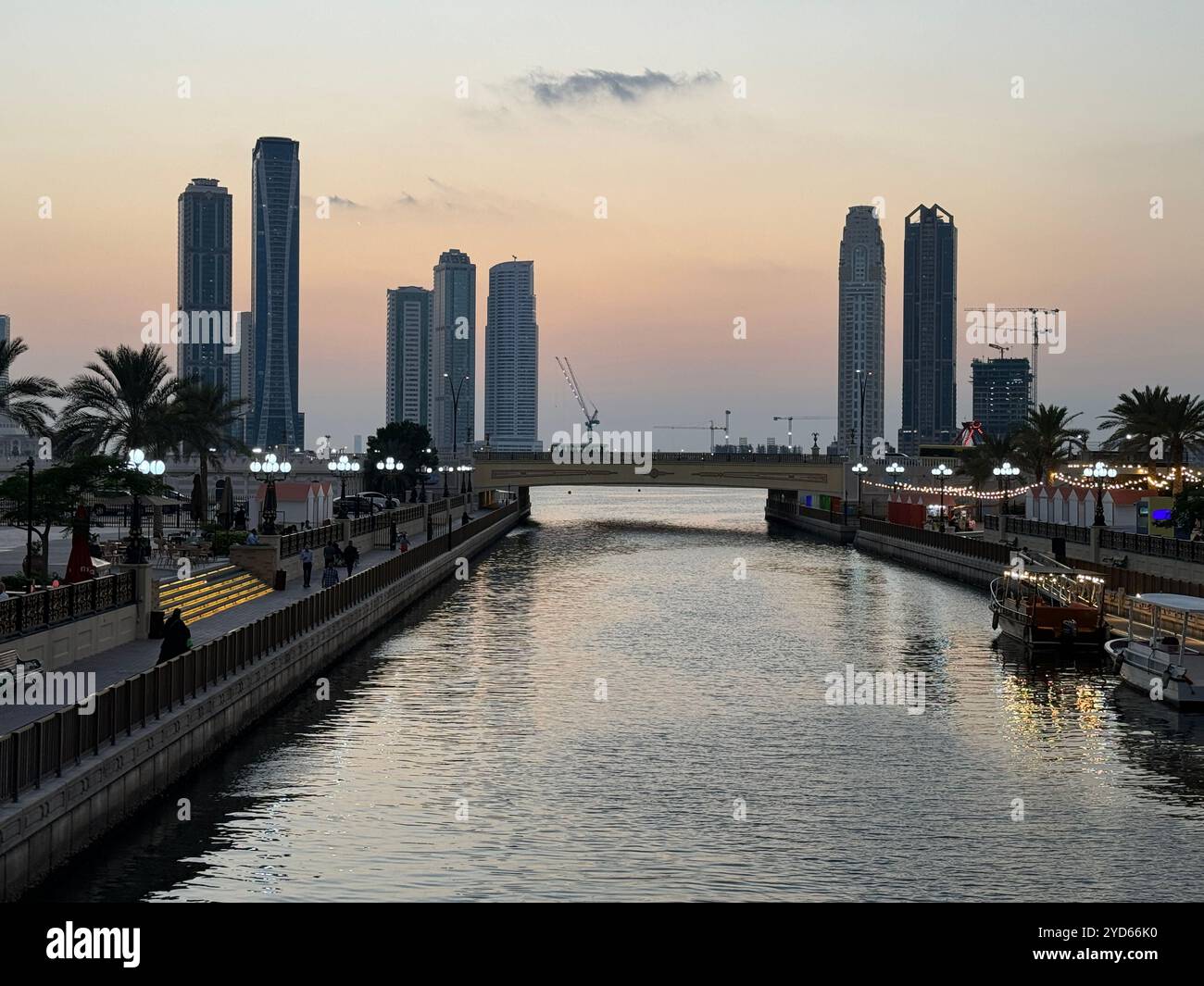 Al Qasba Canal and Promenade a Sharjah, Emirati Arabi Uniti Foto Stock