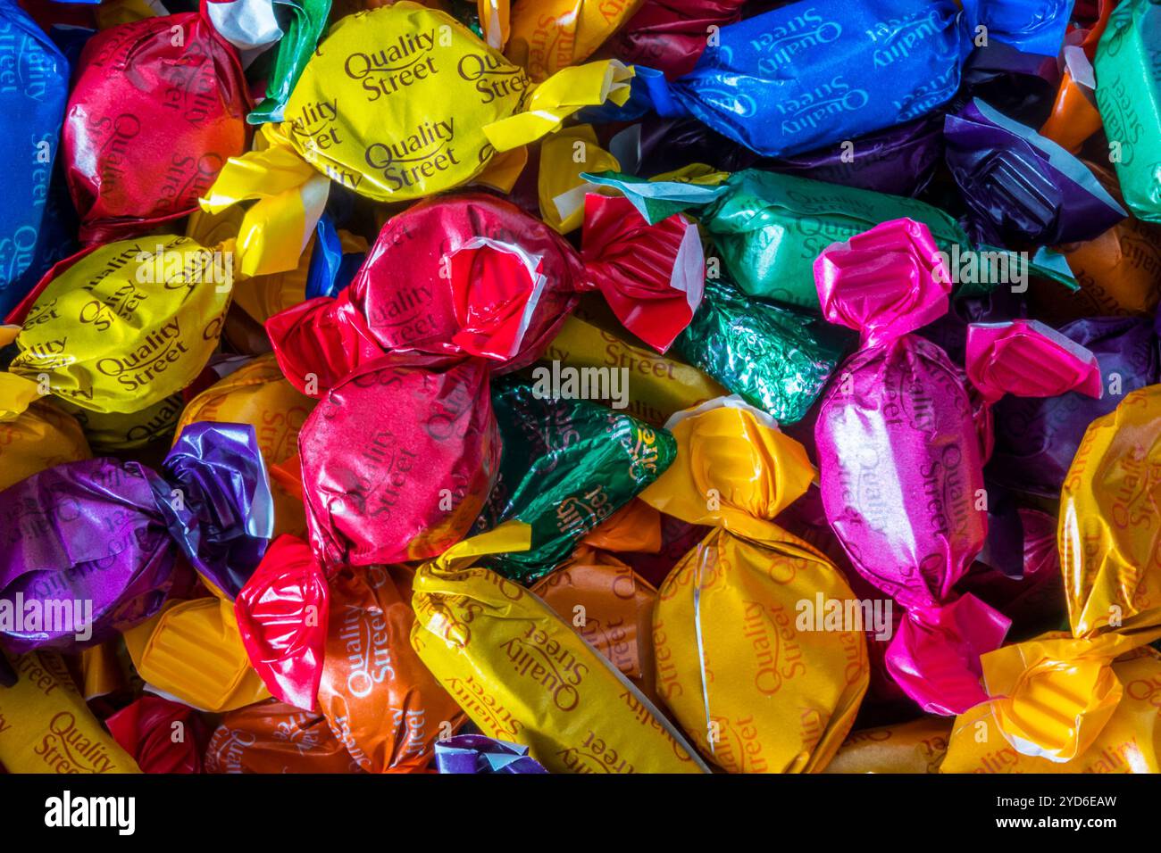 Cioccolatini di qualità per uso stradale in confezioni di carta riciclabili. Foto Stock