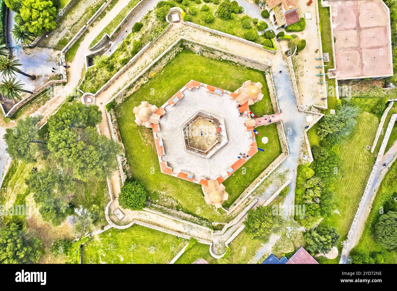Vista aerea della fortezza di Saint Tropez, famosa destinazione turistica Foto Stock