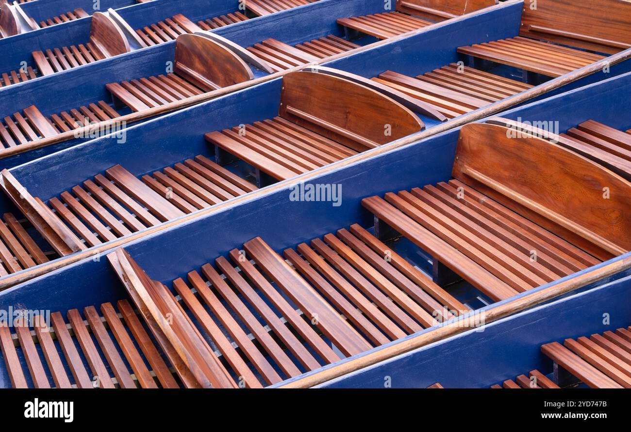 A Collection of Punts on the Thames a Oxford, Regno Unito Foto Stock