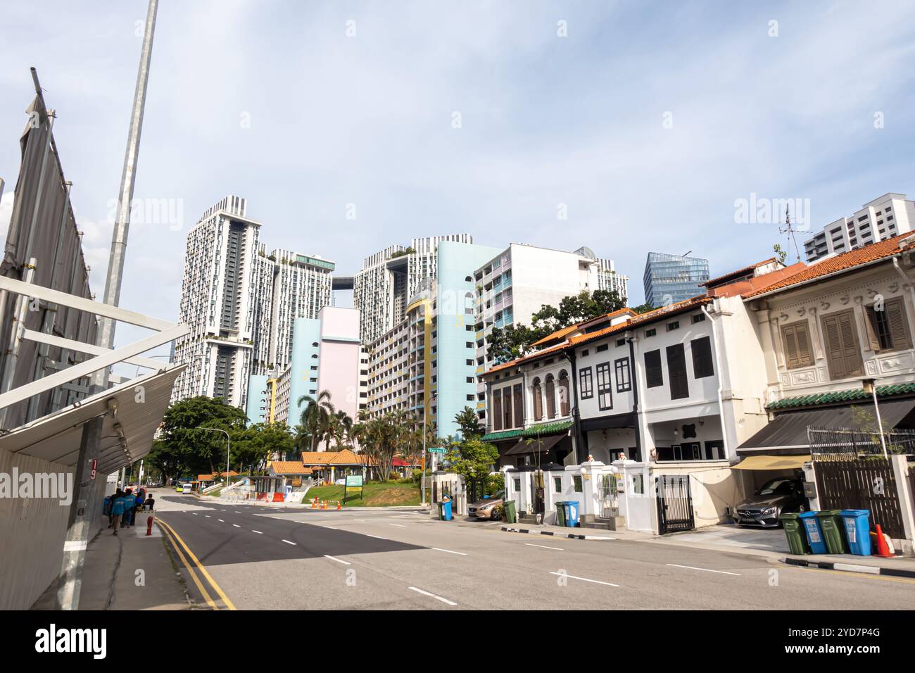 Negozi tradizionali e moderni edifici residenziali su Neil Road, Tanjong Pagar, Singapore Foto Stock