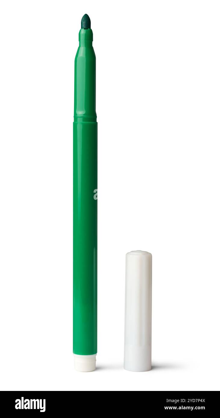punta in feltro di colore verde o pennarello in fibra con tappo sfondo bianco isolato, strumento per scrittura, disegno e creazione vivaci, modello di mock-up Foto Stock