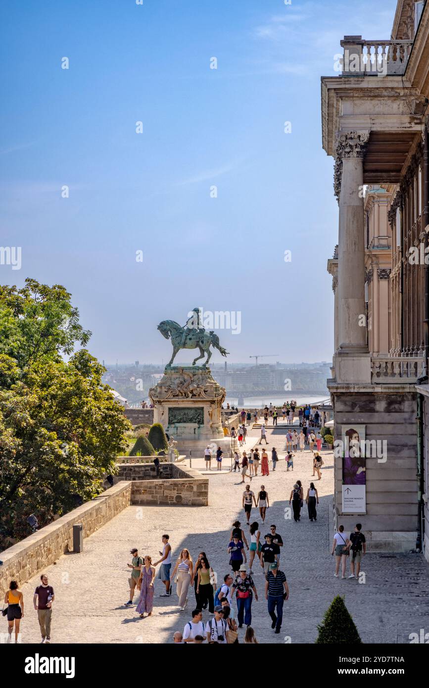 Il monumento al principe Eugenio di Savoia sulla terrazza del Palazzo Buda, Budapest, Ungheria. Foto Stock