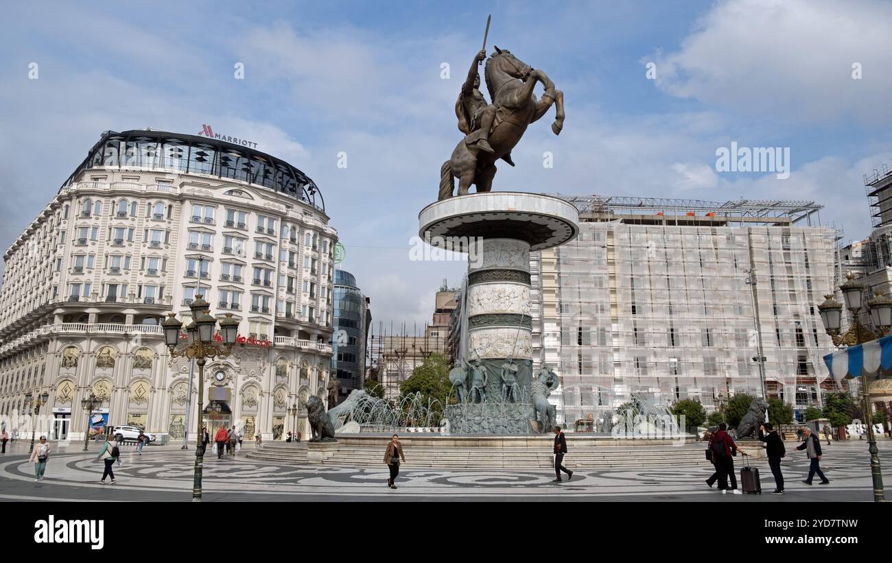 Piazza Macedonia nel centro di Skopje, Repubblica di Macedonia del Nord, Balcani. Foto Stock