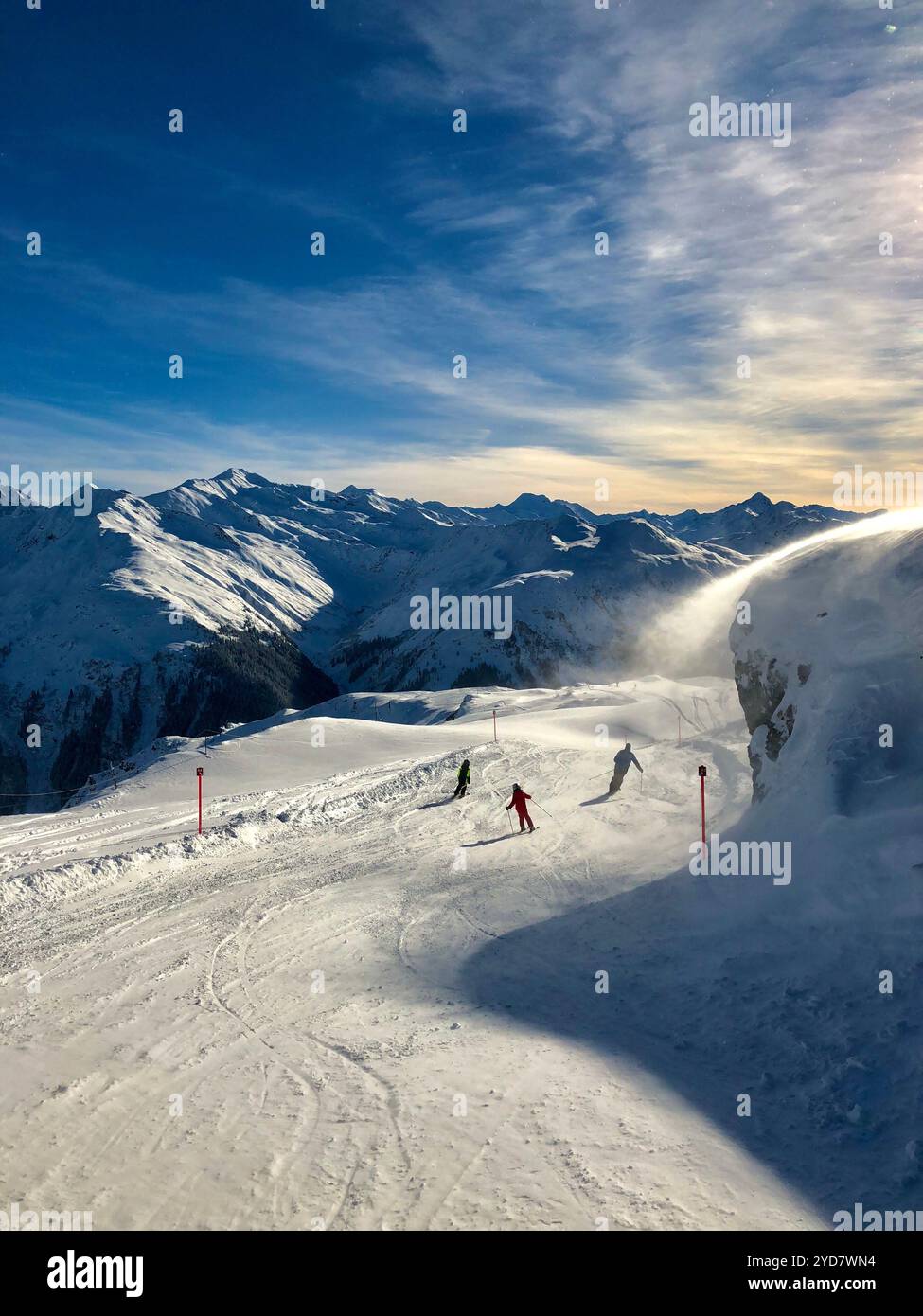 Vacanza sulla neve in famiglia nelle alpi svizzere Foto Stock