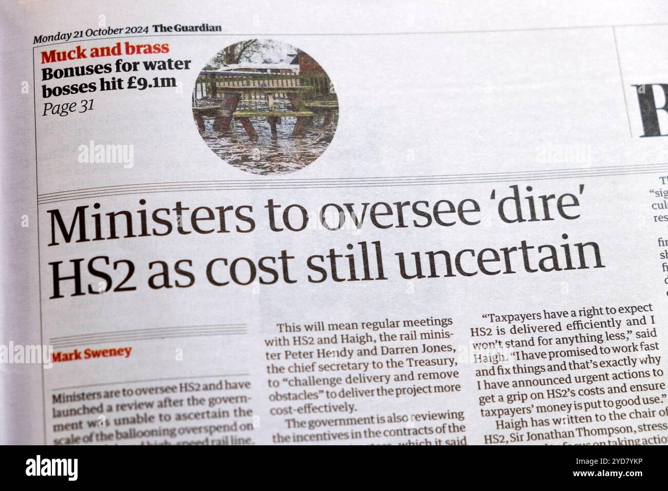Gabinetto "i ministri sorvegliano "dire" HS2 come costo ancora incerto" testata del quotidiano Guardian articolo 21 ottobre 2024 Londra Inghilterra Regno Unito Foto Stock